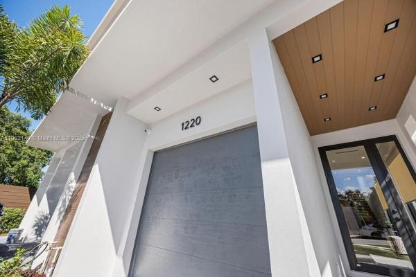 Lake Ridge, 1220 NE 13th Ave, Fort Lauderdale, Florida 33304, image 2