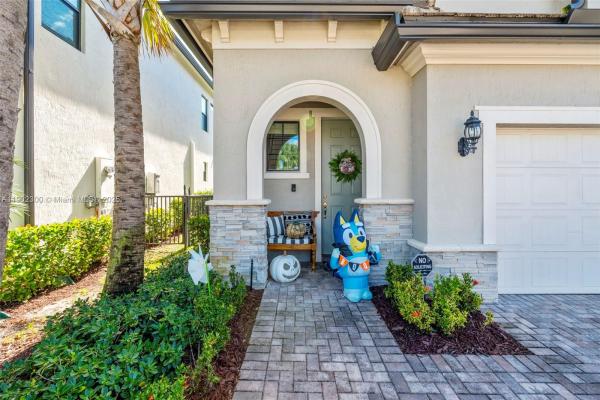 Oak Tree, 2434 Primrose Pl, Oakland Park, Florida 33309, image 2