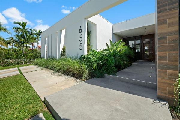 Golden Isles, 655 Layne Blvd, Hallandale Beach, Florida 33009, image 2