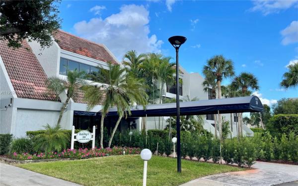 Racquet Club At Bonaventure, 200 Lakeview Dr #104, Weston, Florida 33326, image 1