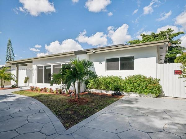 South Coral Homes, 9371 Martinique Dr, Cutler Bay, Florida 33189, image 1