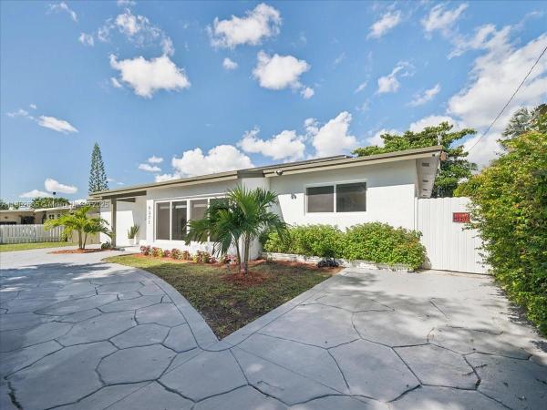 South Coral Homes, 9371 Martinique Dr, Cutler Bay, Florida 33189, image 2