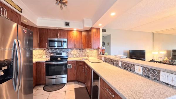 Farnham, 4025 Farnham O, Deerfield Beach, Florida 33442, image 2