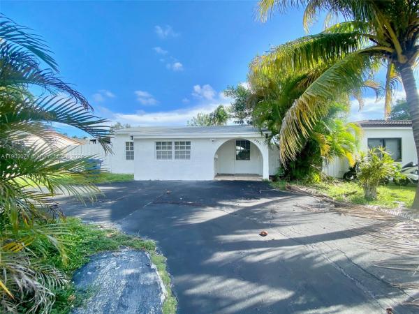 Fulford By The Sea, 2024 NE 183rd St #, North Miami Beach, Florida 33179, image 1