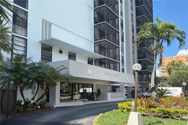 Dorset House, 2500 NE 135th St #A307, North Miami, Florida 33181, image 2