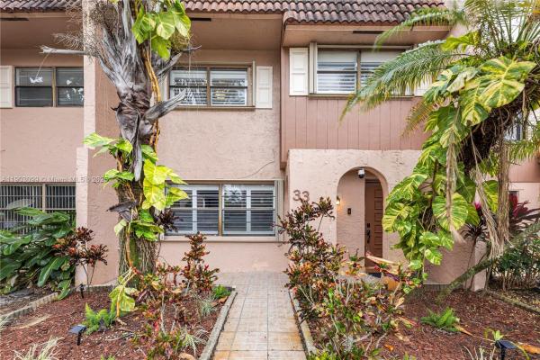 Valencia Village, 33 Madrid Ln #4-9, Davie, Florida 33324, image 1