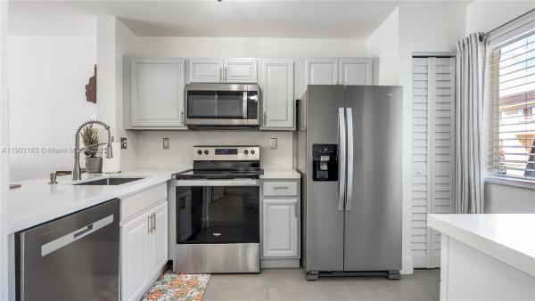 Weitzer Serena Lakes Townhomes, 13912 SW 174th Ter, Richmond West, Florida 33177, image 3