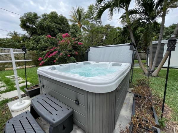 Dixie Gardens, 1545 NE 138th St, North Miami, Florida 33161, image 1