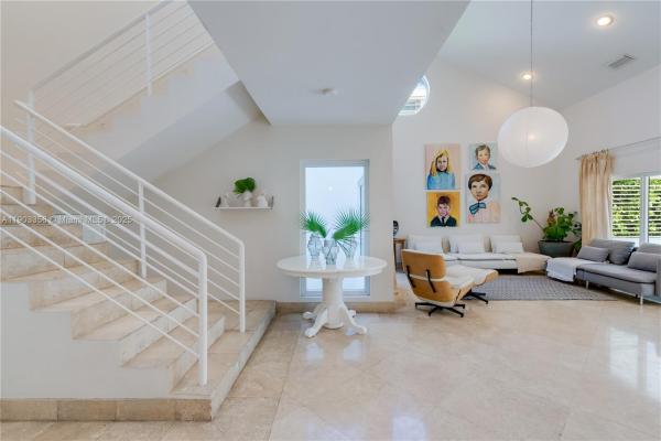 Tropical Isle Homes, 525 Ridgewood Rd, Key Biscayne, Florida 33149, image 1