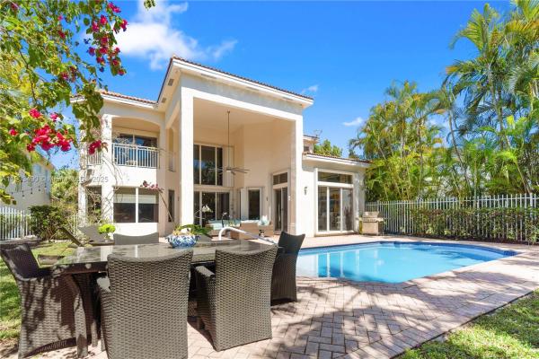 19542 Embassy Ct, Unincorporated Dade County, Florida 33179, image 1