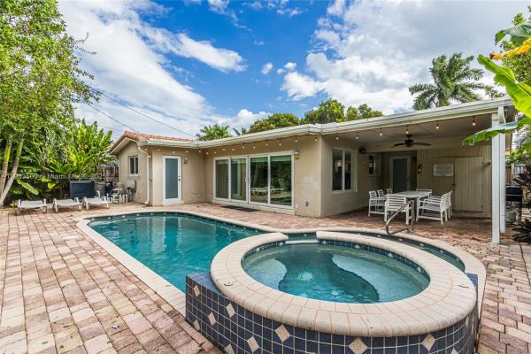 Country Club Homes, 906 N 13th Ave, Hollywood, Florida 33019, image 1