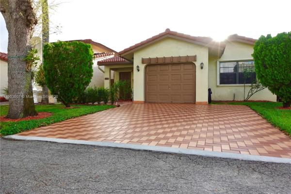 17450 NW 66th Ct, Hialeah, Florida 33015, image 1