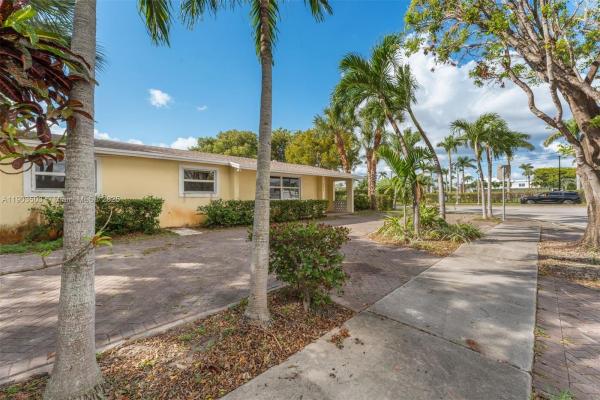 Coral Way Village, 8670 SW 27th Ln, Westchester, Florida 33155, image 3