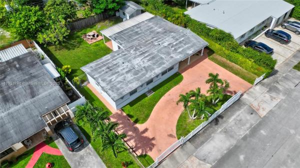 Lee Manor, 3240 SW 104th Ave, University Park, Florida 33165, image 2