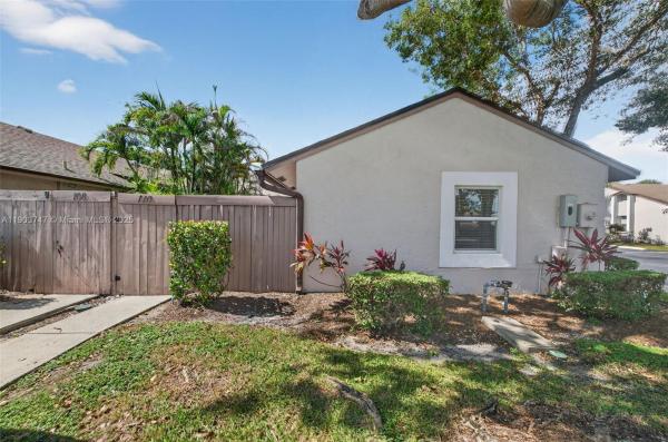 Courtyards Of Plantation Acres, 51 NW 115th Ave #110, Plantation, Florida 33325, image 1