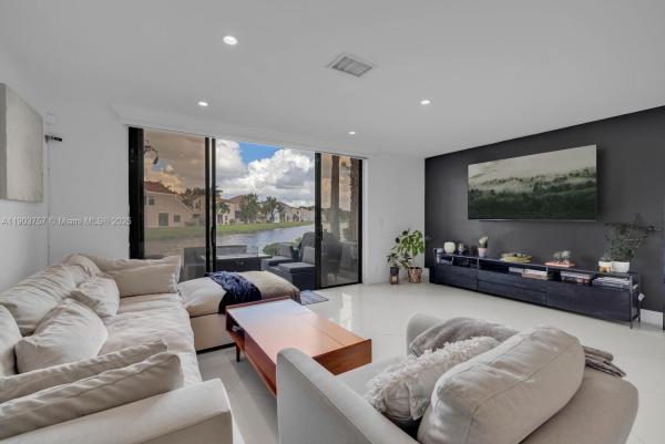 Optima Village At Fountain Spring, 10731 NW 14th St #275, Plantation, Florida 33322, image 1