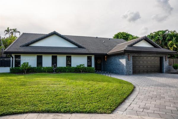 Lago Mar Colony, 61 NW 128th Ave, Plantation, Florida 33325, image 1