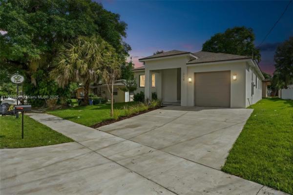 Town Of Modelo, 210 NW 8th Ave, Dania Beach, Florida 33004, image 2