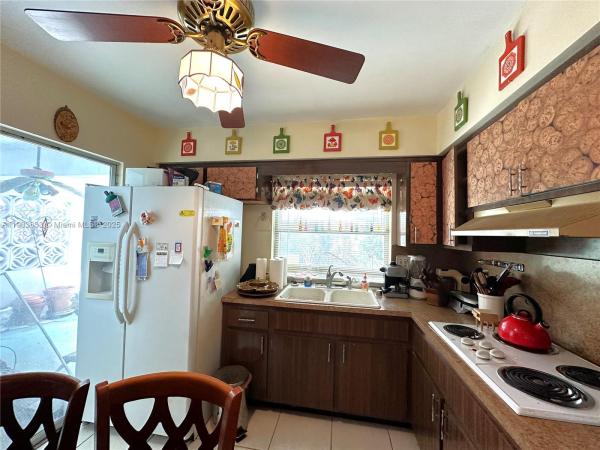 Miramar Tropical, 2431 Sabal Palm Dr, Miramar, Florida 33023, image 3