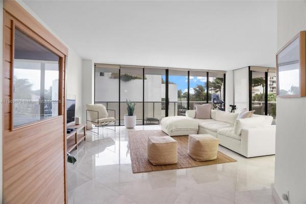 Hamptons West, 20281 E Country Club Dr #M1, Aventura, Florida 33180, image 1