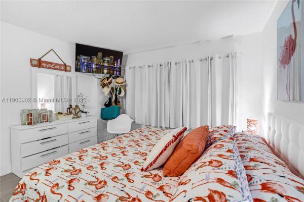 Isle Of Paradise, 455 Paradise Isle Blvd #106, Hallandale Beach, Florida 33009, image 3