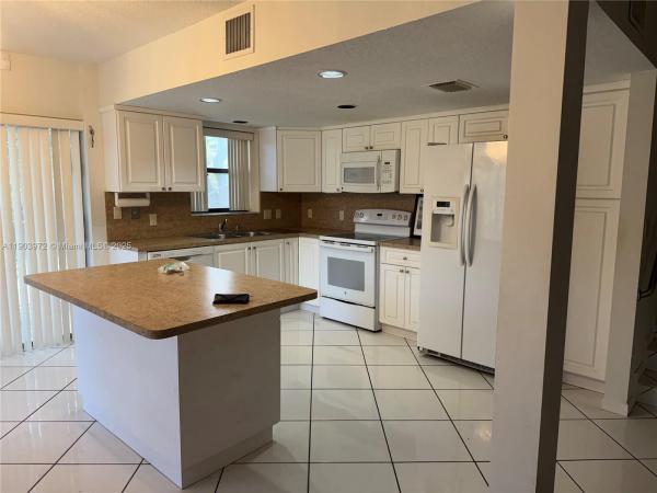 Jasmine Lakes, 4725 SW 62nd Ave #201, Davie, Florida 33314, image 1