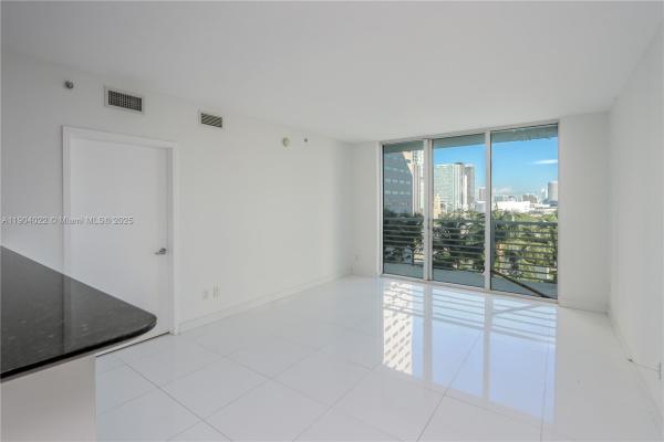 One Miami West, 325 S Biscayne Blvd #1722, Miami, Florida 33131, image 2