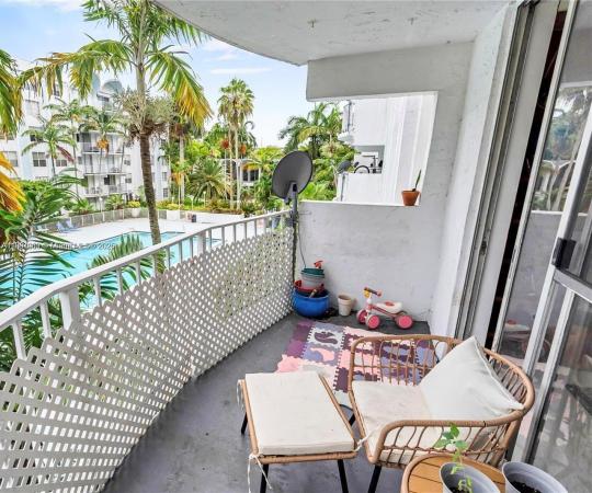 488 NW 165th Street Rd #B-312, Unincorporated Dade County, Florida 33169, image 1