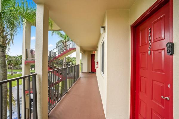 Garfield At Century Village, 1600 SW 127th Way #302C, Pembroke Pines, Florida 33027, image 2