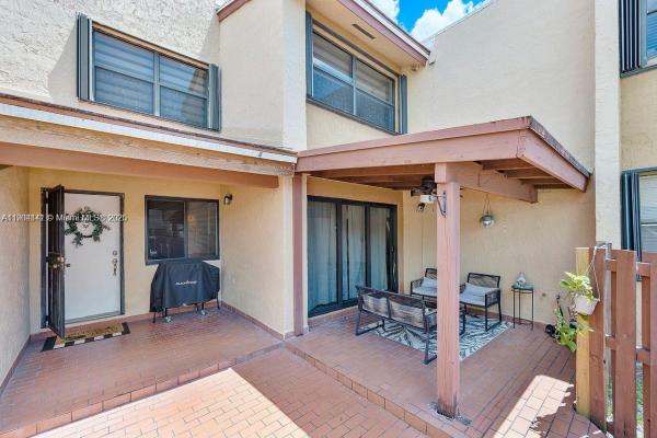 241 W Park Dr #5-103, Unincorporated Dade County, Florida 33172, image 1