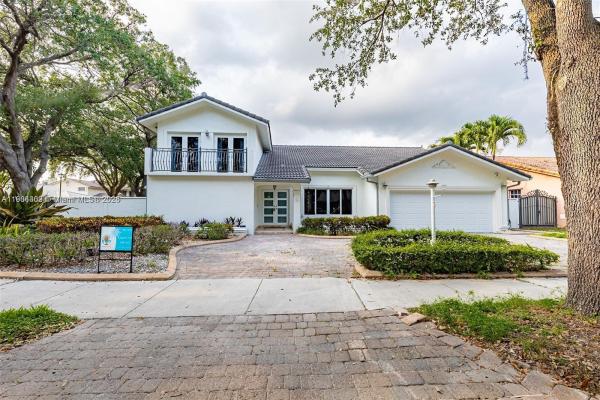 Royal Oaks, 8371 NW 166th Ter, Miami Lakes, Florida 33016, image 2