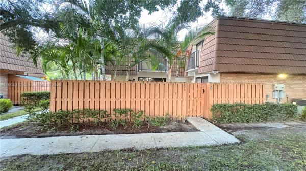 Village Of Sandalwood Lakes North, 206 Charter Way #206, West Palm Beach, Florida 33407, image 1