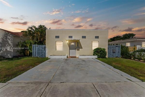 St James Court, 1639 Hayes St, Hollywood, Florida 33020, image 1