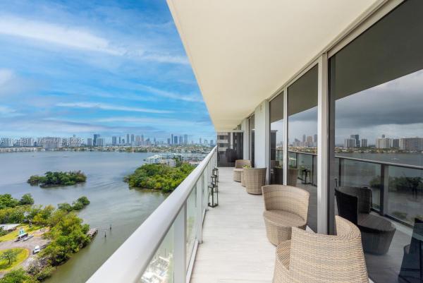 The Harbour North Tower, 16385 Biscayne Blvd #2001, North Miami Beach, Florida 33160, image 1