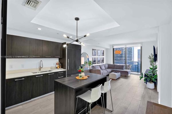 Brickell Heights East, 45 SW 9th St #3704, Miami, Florida 33130, image 1