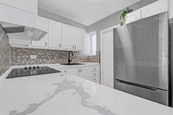 Tower East Incorporated Ocean Beach, 1150 Euclid Ave #305, Miami Beach, Florida 33139, image 1