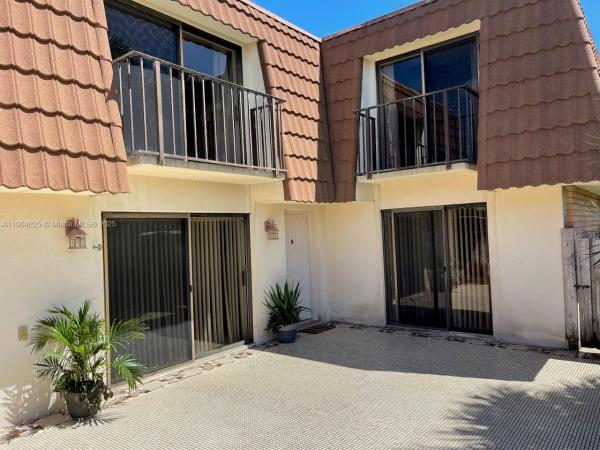 Village Of Sandalwood Lakes North, 157 Heritage Way, West Palm Beach, Florida 33407, image 2