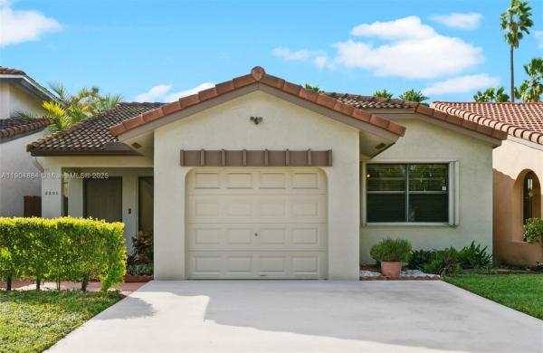 6654 NW 173rd Ln, Hialeah, Florida 33015, image 1