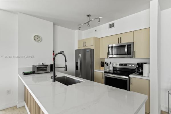 King David Of Sunny Isles, 17555 Atlantic Blvd #PH-7, Sunny Isles Beach, Florida 33160, image 2