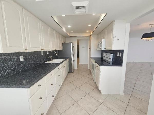 Del Prado, 18041 Biscayne Blvd #204-4, Aventura, Florida 33160, image 2