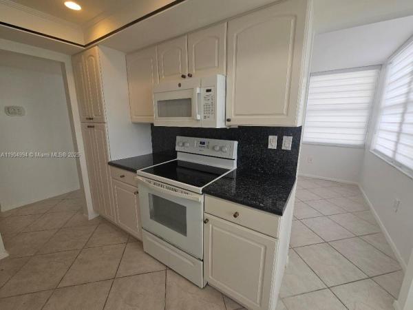 Del Prado, 18041 Biscayne Blvd #204-4, Aventura, Florida 33160, image 3