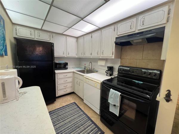 Beach House, 108 Bravado Ln #8, Palm Beach Shores, Florida 33404, image 2