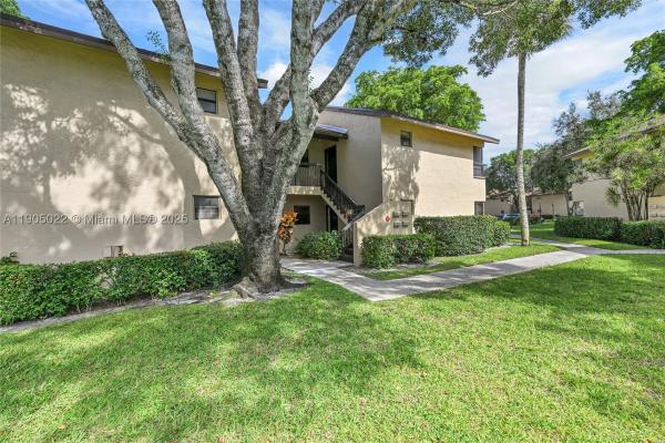 Karanda Village 3, 3773 Cocoplum Cir #3575, Coconut Creek, Florida 33063, image 2