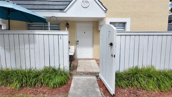 4555 SW 68 Court Cir #111, Unincorporated Dade County, Florida 33155, image 1