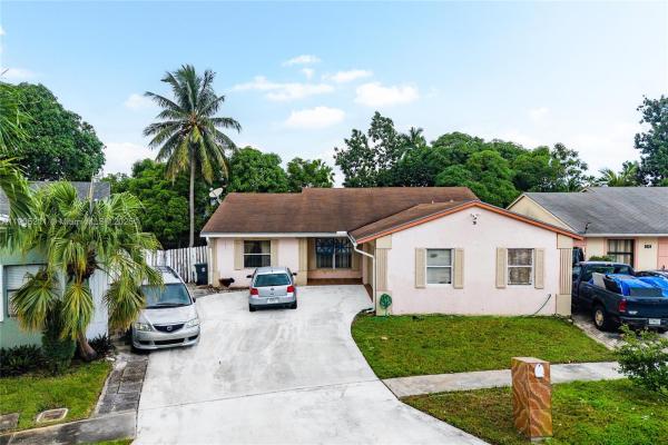 Lantana Homes, 5930 W Lincoln Cir W, Lake Worth, Florida 33463, image 2