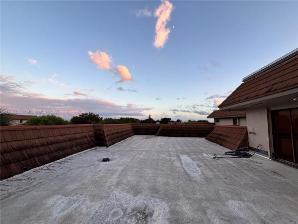 Summertree Village, 461 Ives Dairy Rd #402-2, Ives Estates, Florida 33179, image 2