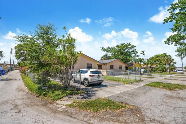St James Park Northeast, 1734 N 16th Ct #1-2, Hollywood, Florida 33020, image 2
