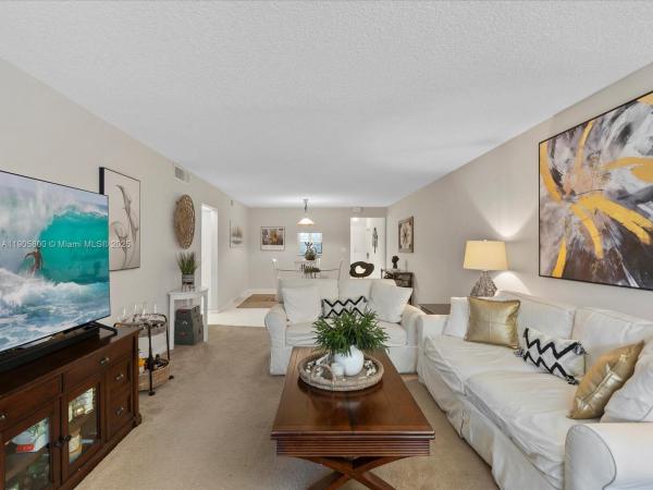 Granada Village, 2004 Granada Dr #O2, Coconut Creek, Florida 33066, image 1