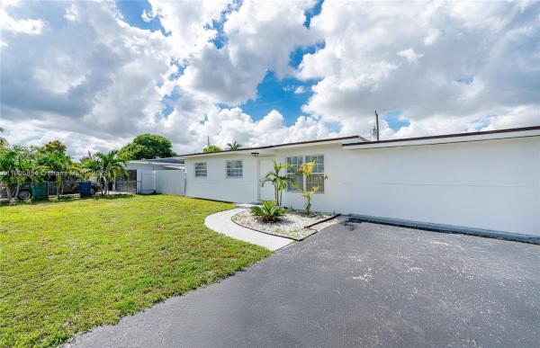 Lake Stevens Estates At Carol City, 5420 NW 182nd St, Miami Gardens, Florida 33055, image 2