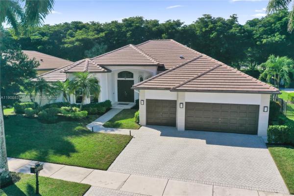 Montclaire, 2557 NE Montclaire Cir, Weston, Florida 33327, image 2